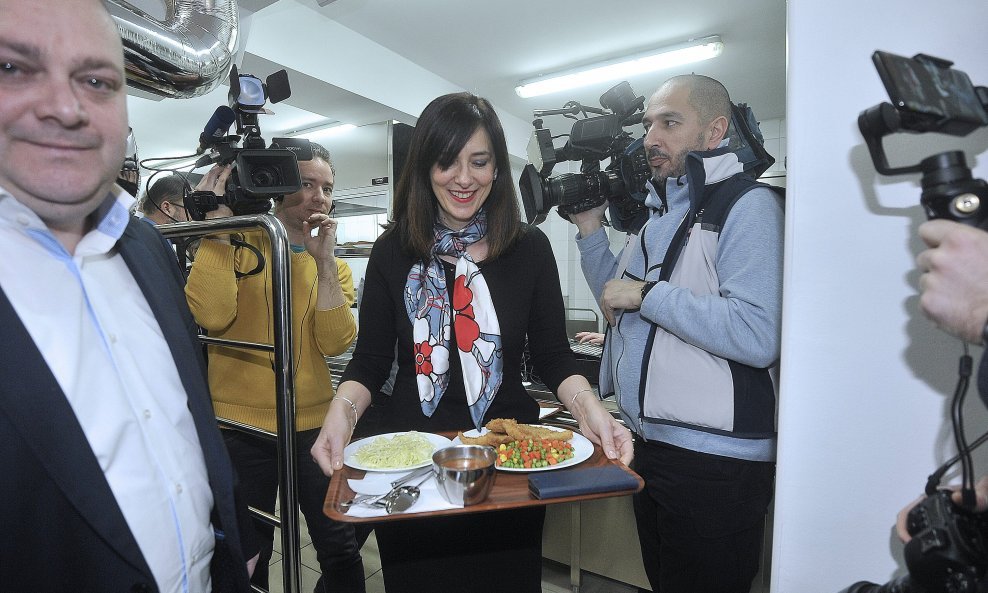 Ministrica Blaženka Divjak na otvorenju restorana studentske prehrane na Filozofskom fakultetu