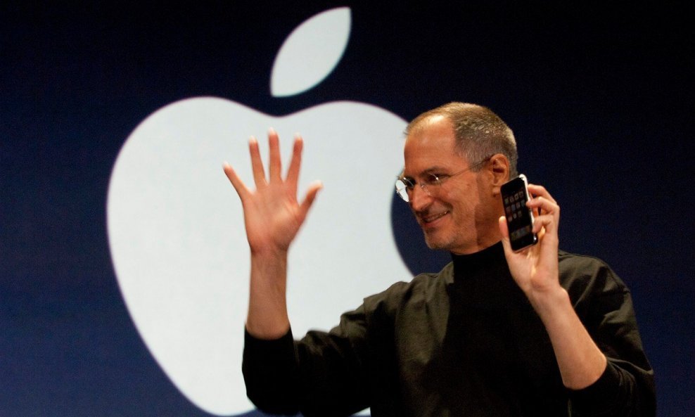 Šef Applea Steve Jobs predstavlja iPhone na MacWorldu 2007. u San Franciscu