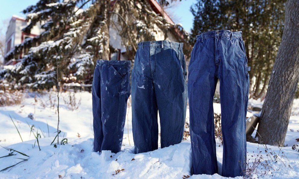 Smrznute traperice ilustriraju niske temperature u dijelovima SAD-a