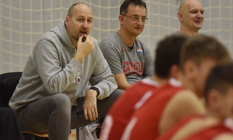 Dino Rađa, Darko Kunce i Mladen Erjavec na kontrolnom treningu hrvatske kadetske košarkaške reprezentacije