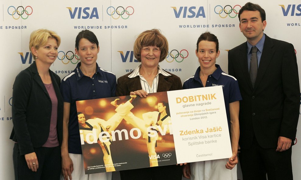 Visa team - Gorana Perišić Kranjčec, Ana Zaninović, dobitnica Zdenka Jašić, Lucija Zaninović i Danijel Ećim