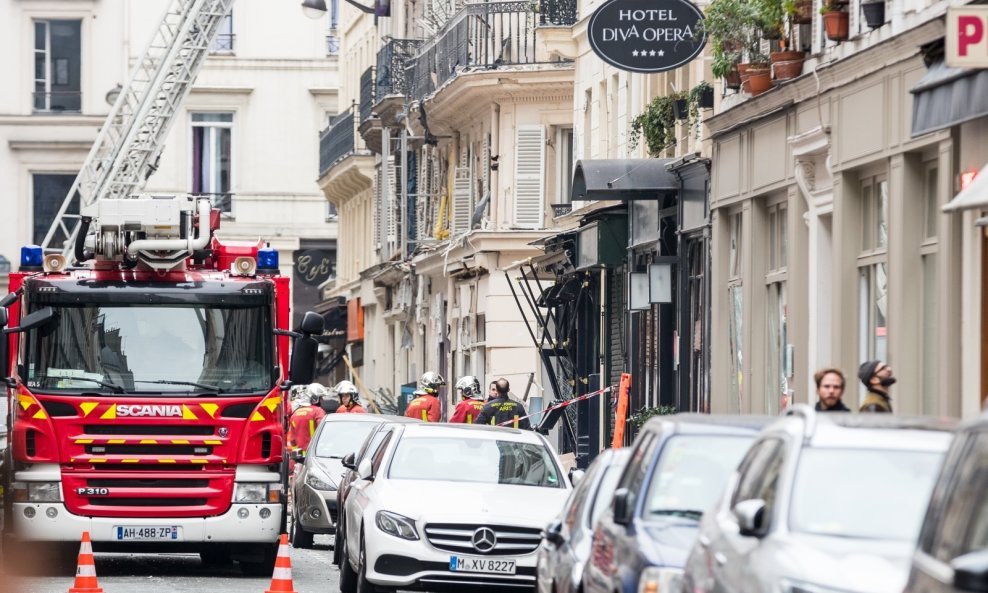U požaru u Parizu najmanje devetero mrtvih