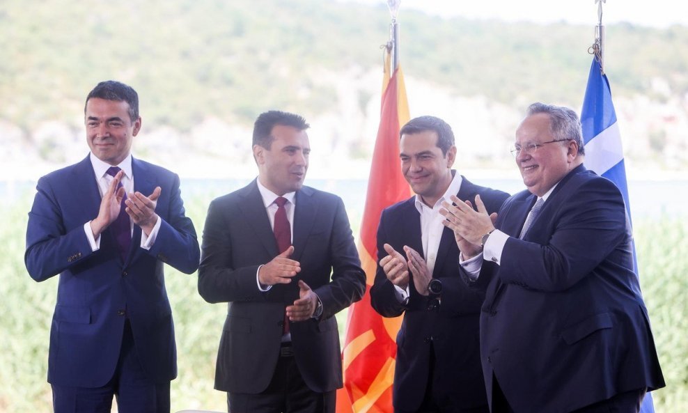 Makedonski i grčki premijeri, te ministri vanjskih poslova, nakon potpisivanja sporazuma u Prespi