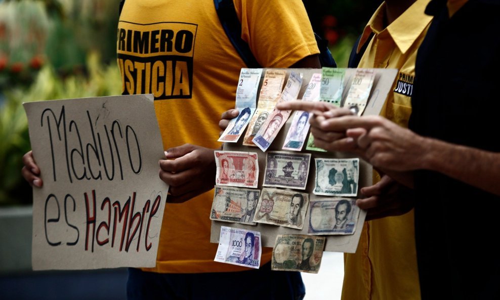 Prosvjedi mladih u Venezueli protiv ekonomske politike predsjednika Nicoalasa Madura.