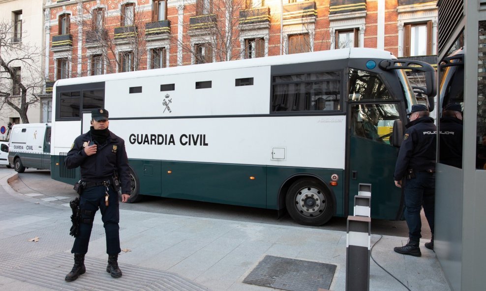 Započelo suđenje dvanaestorici bivših katalonskih poltičara.
