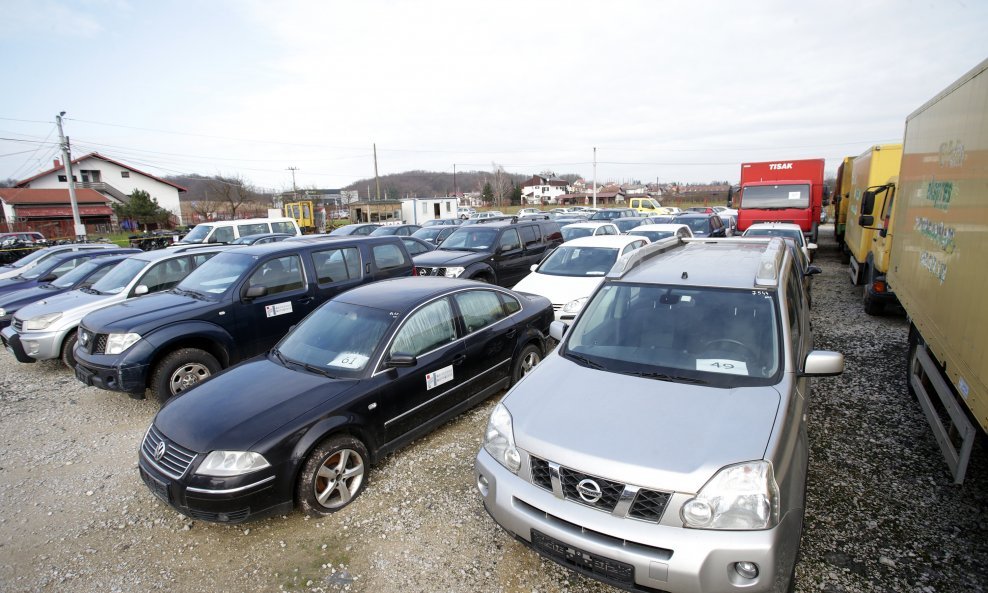 Službeni automobili državnih institucija pred licitaciju na skladištu TRCZ-a / Arhiva