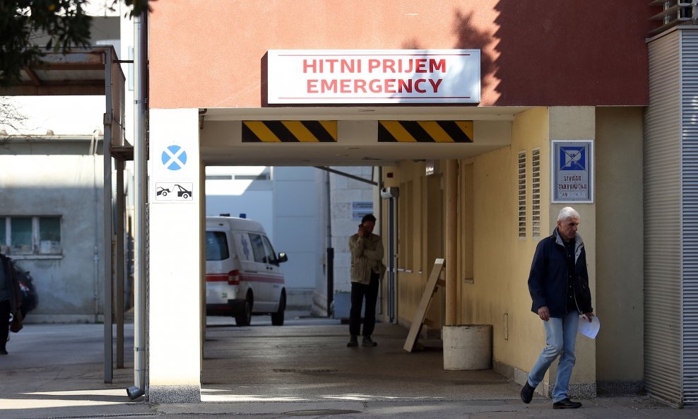 Hitni prijem opće bolnice u Zadru, u koju su djeca dovezena nakon tragedije