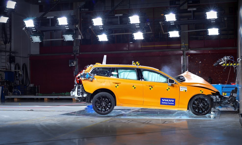 Volvo V60, tzv. crash test