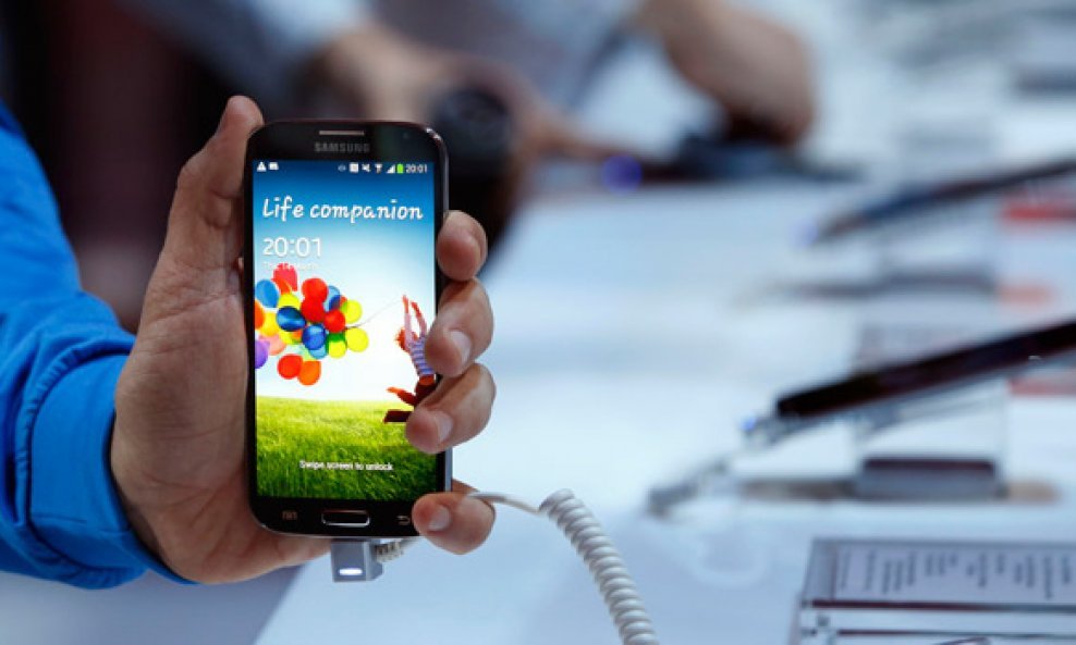 Samsung Galaxy S IV 4 pametni telefon