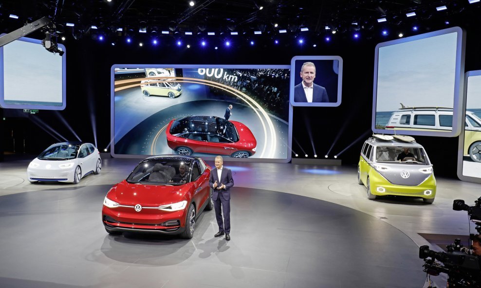 Herbert Diess, predsjednik VW AG-a, na izložbenom prostoru VW-ovih električnih vozila u Ženevi