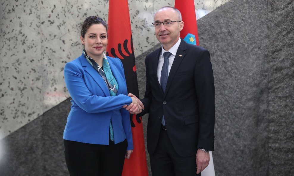 Albanska ministrica obrane Alta Xhacka i potpredsjednik vlade i ministar obrane Damir Krstičević