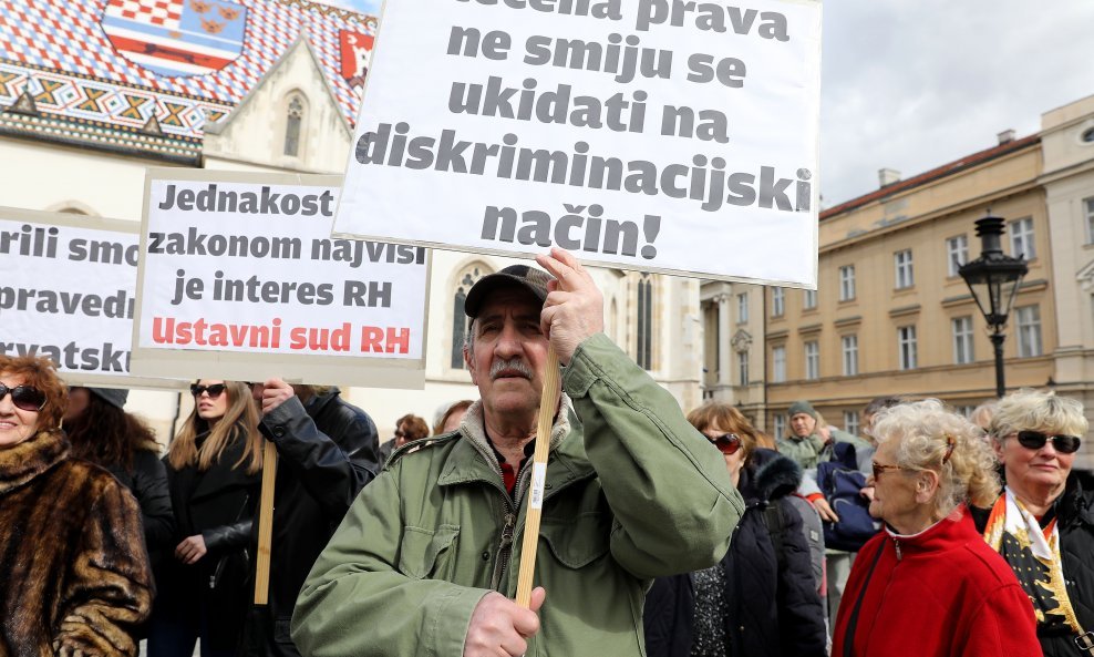 Prosvjed članova Udruge stanara Grada Splita na Trgu svetog Marka