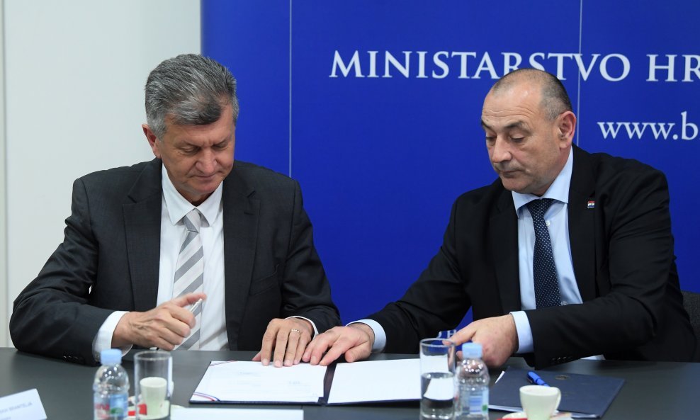 Ministar hrvatskih branitelja Tomo Medved i ministar zdravstva Milan Kujundžić