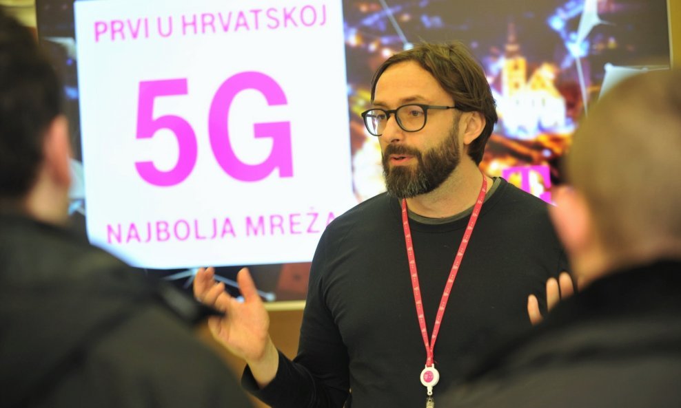 Boris Drilo, član Uprave i glavni direktor za tehniku i informacijske tehnologije (CTIO) Hrvatskog Telekoma, predstavlja u Samoboru 20. ožujka 2019. nastavak investicija u gigabitnu mrežu
