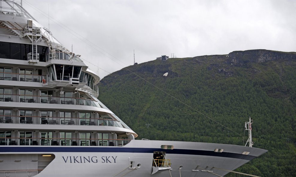 Evakuacija s broda Viking Sky