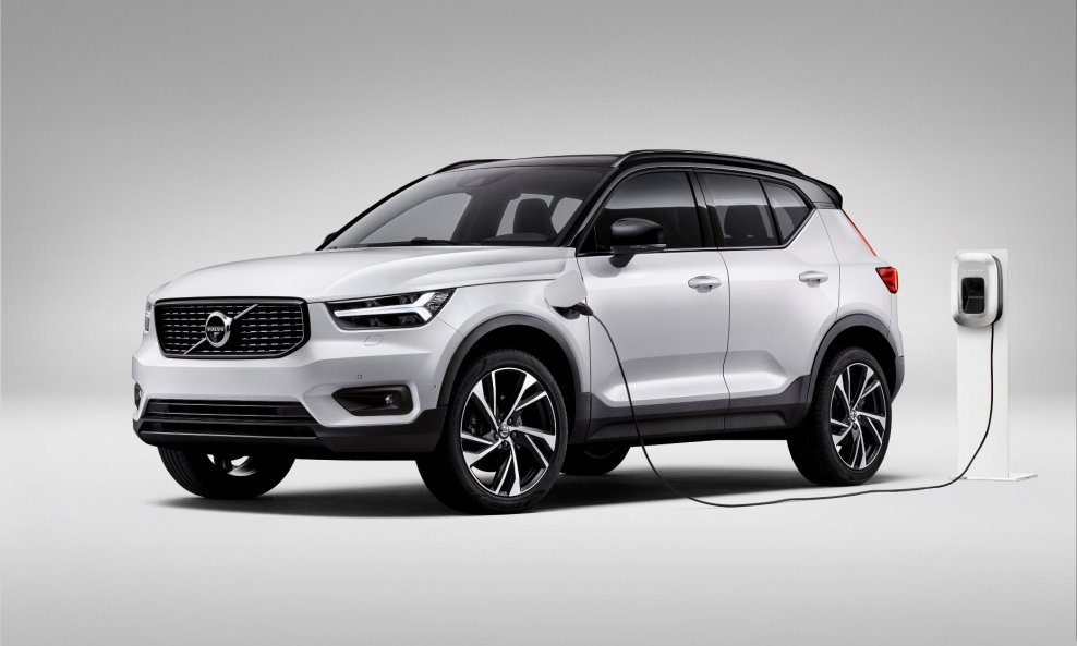 Na slici je Volvo XC40 T5 Twin Engine plug-in hybrid