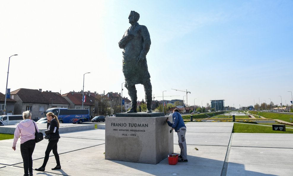 Spomenik Franje Tuđmana