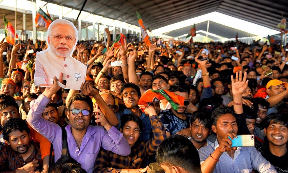 Masovni skup pristaša vladajuće indijske stranke BJP u Kalkuti, na kojem je sudjelovao i premijer Narendra Modi