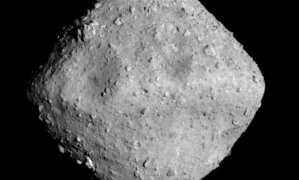 Pogled izbliza na asteroid Ryugu