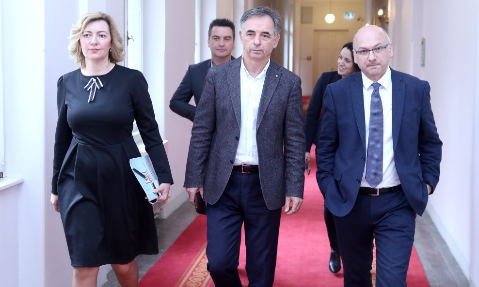 Dragana Jeckov, Milorad Pupovac i Dejan Jović (u prvom planu)