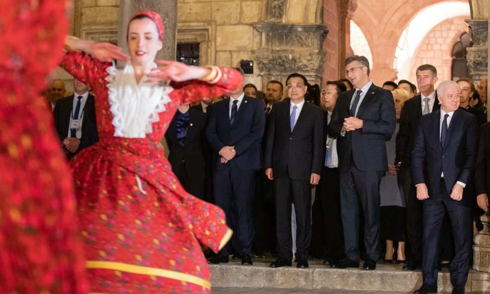 Nastup skupine Linđo u Dubrovniku pred kineskim i hrvatskim premijerom