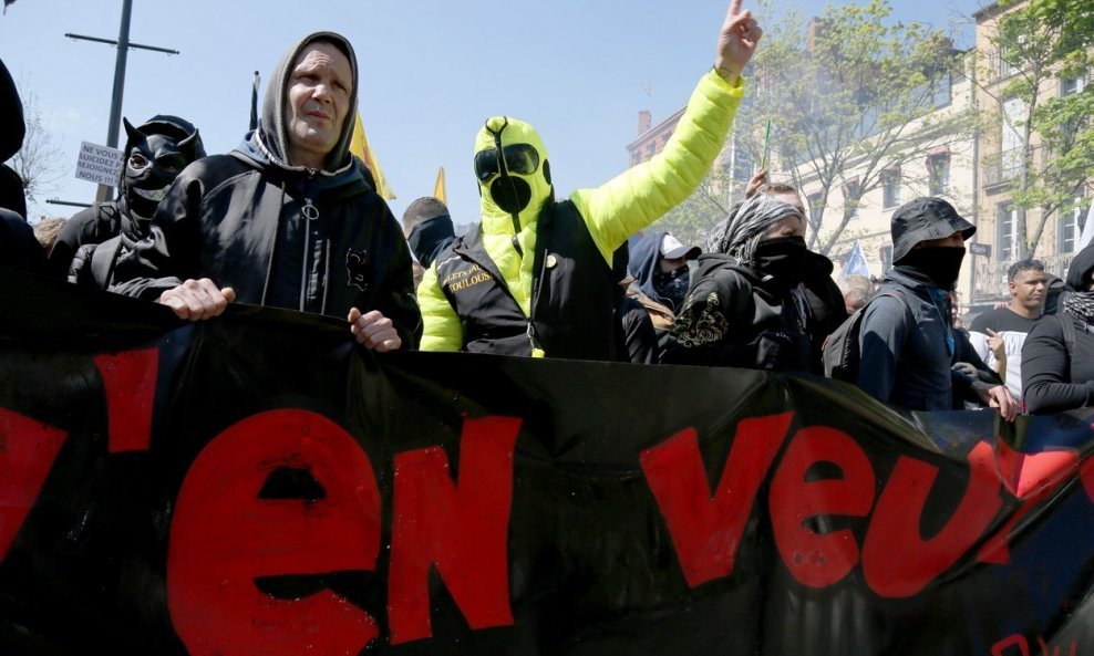 Prosvjed pokreta žutih prsluka u Toulouseu u Francuskoj 13. travnja 2019. Francuzi su prosvjedovali protiv predsjednika Emmanuela Macrona27. subotu zaredom