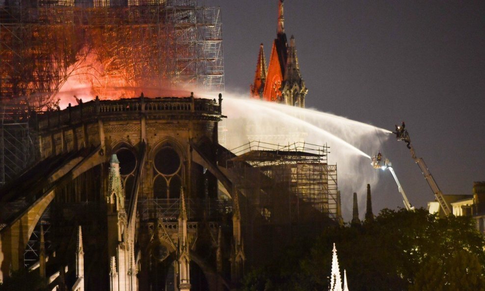 Požar na katedrali Notre Dame