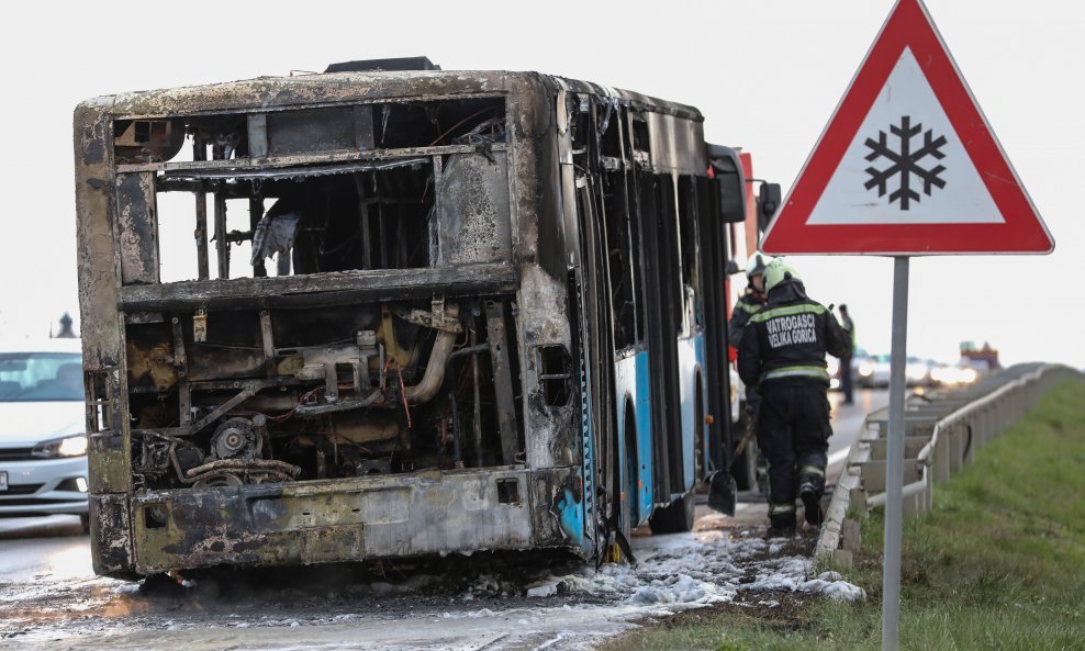 Izgorio autobus kod Delnica - ilustracija