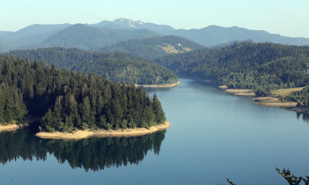 Lokvarsko jezero u Gorskom Kotaru