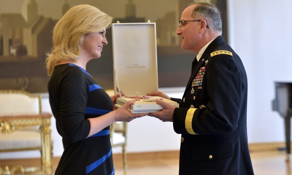 Kolinda Grabar Kitarović i Curtis M. Scaparrotti