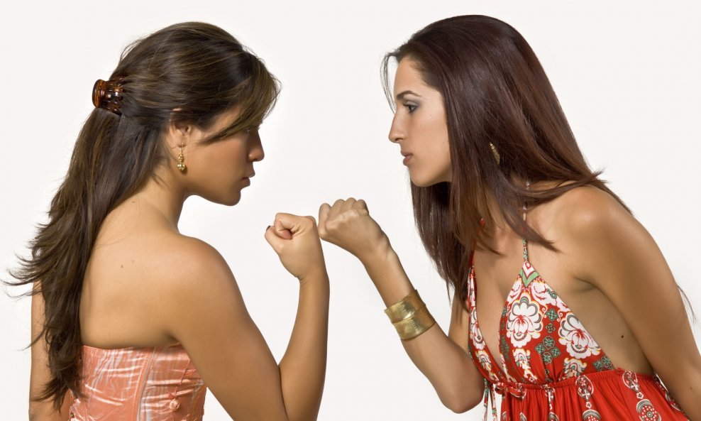 žene svađa prijateljice