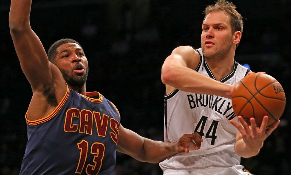 Bojan Bogdanović (44) i Tristan Thompson (13)