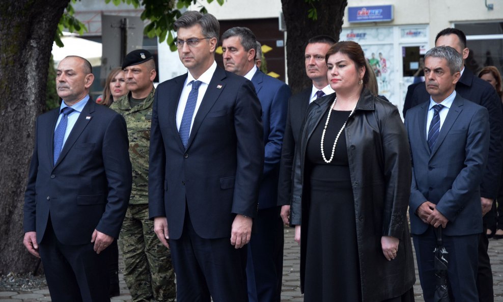 Delegacija Vlade na čelu s premijerom Plenkovićem vijence je položila dan prije središnje svečanosti