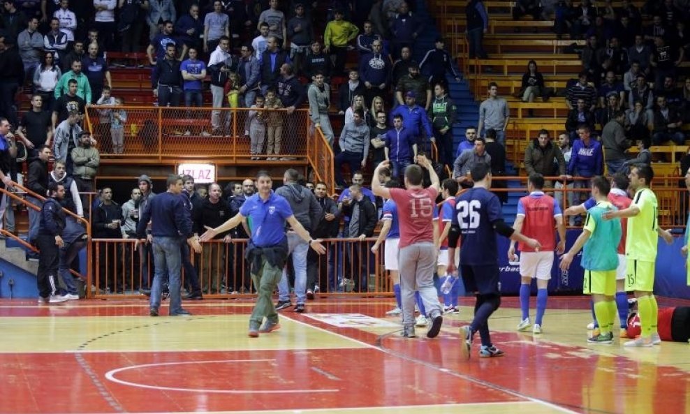 Prekid utakmice Futsal Dinamo - Nacional(2)