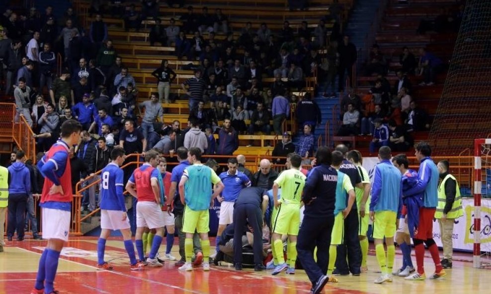 Prekid utakmice Futsal Dinamo - Nacional(3)
