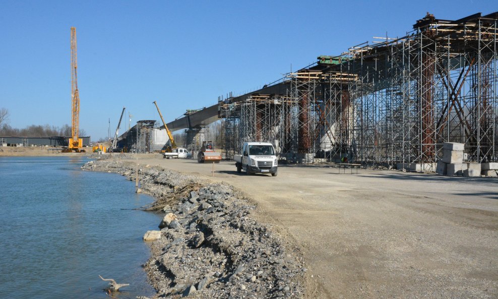 Preko Save prema BiH se trenutno gradi i most Svilaj