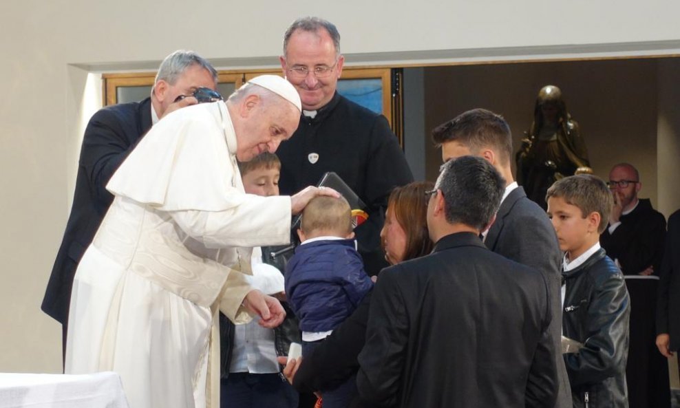 Papa Franjo s obitelji Goce Kostova