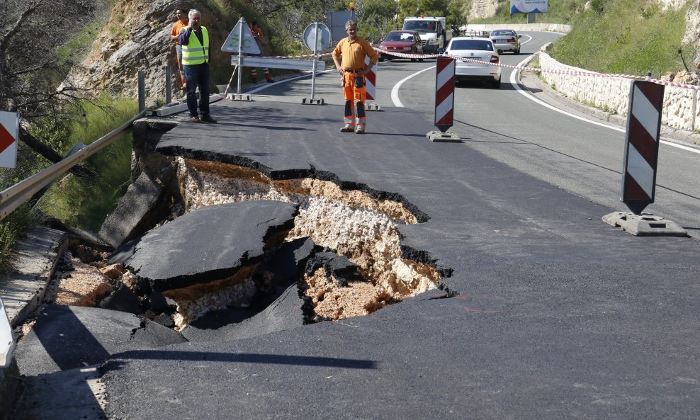 Odron na Jadranskoj magistrali u Podgori