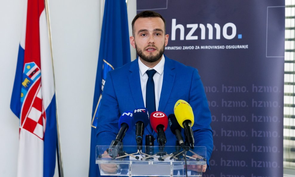 Josip Aladrović, ravnatelj HZMO-a na konferenciji za novinare