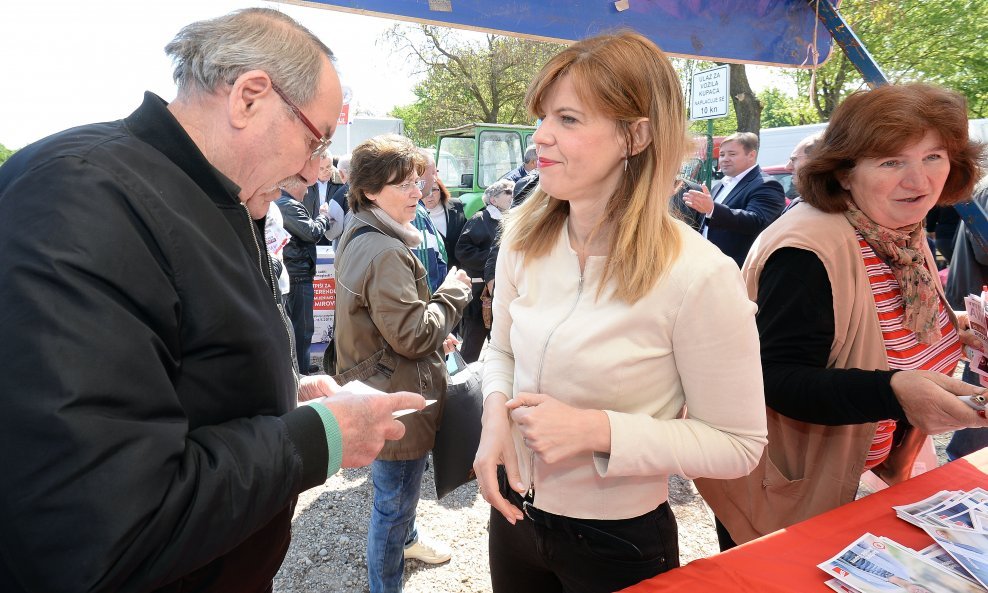 Biljana Borzan s građanima u kampanji za europske izbore