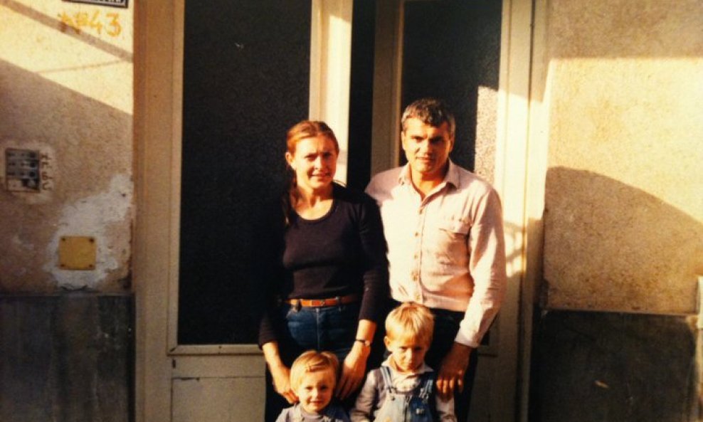 Janica i Ivica kao djeca s roditeljima 
