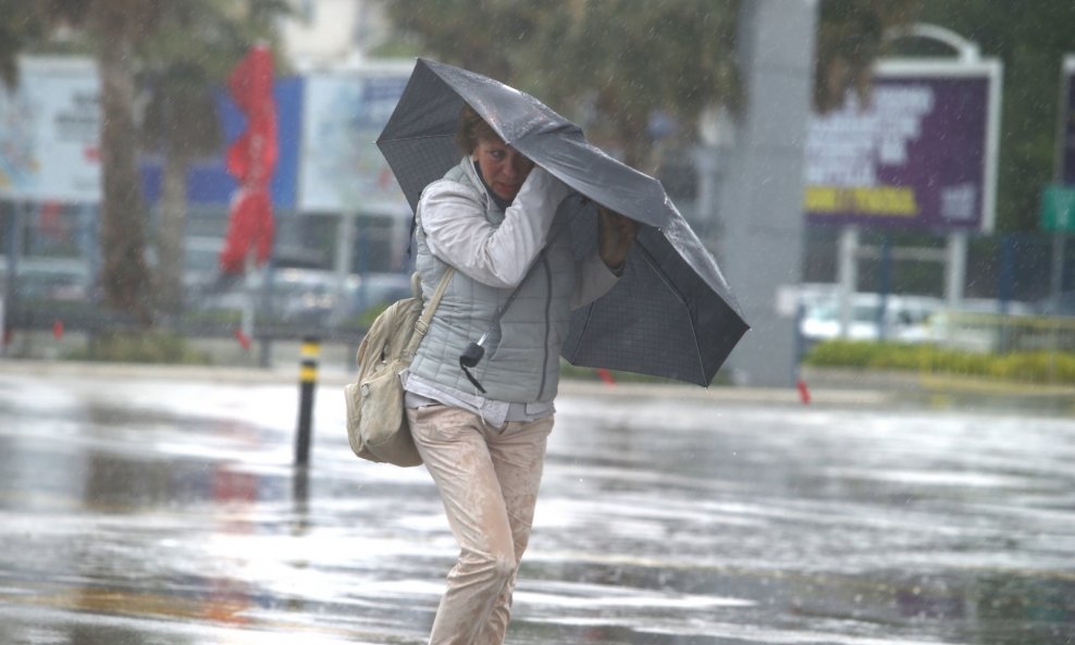 Nedjeljno jutro u Splitu bilo je kišovito