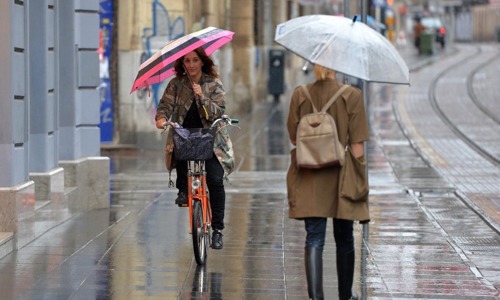 Oblačno vrijeme s povremenom kišom moguće je u Zagrebu