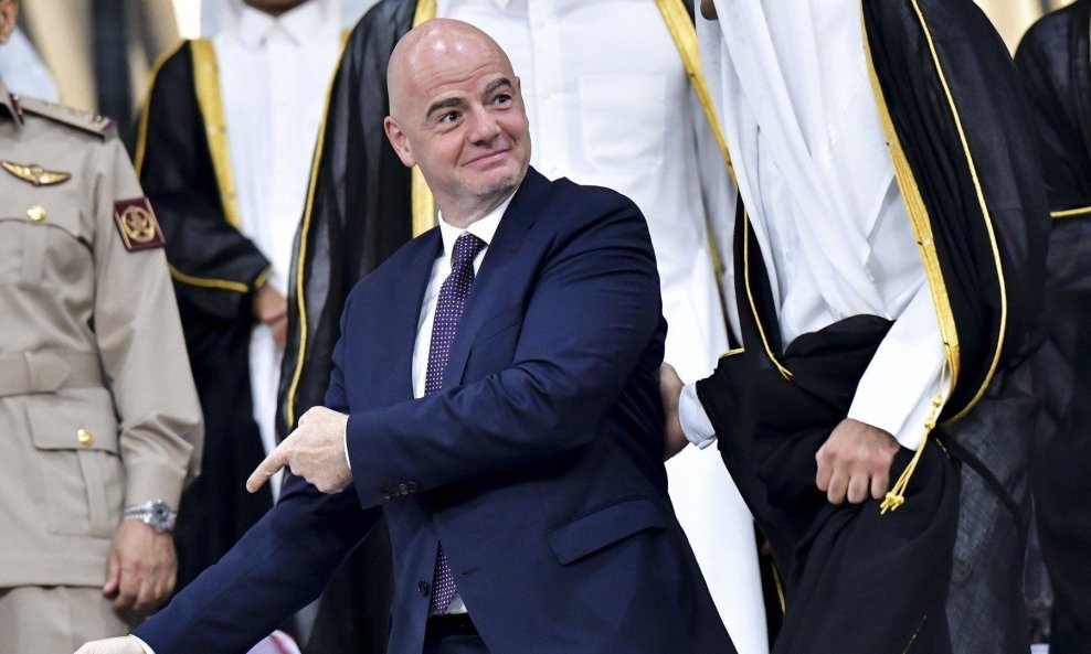 Emir od Katara Tamim bin Hamad Al Thani (desno) i Gianni Infantino