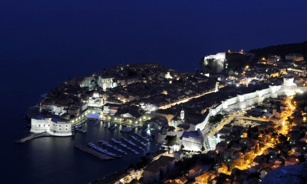 Osvijetljene zidine u Dubrovniku