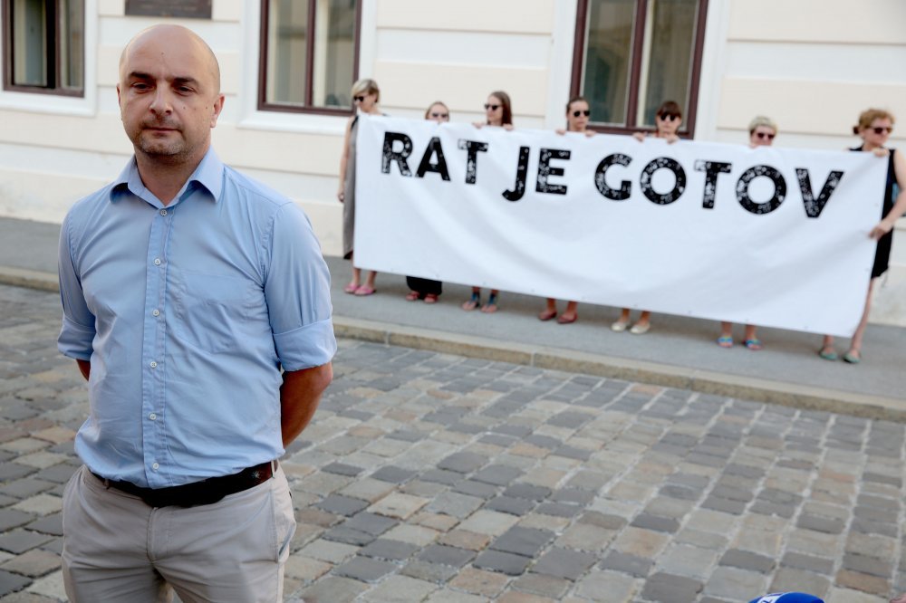Gordan Bosanac 2015. ispred Banskih dvora na prosvjedu protiv održavanja vojnog mimohoda za Dan domovinske zahvalnosti