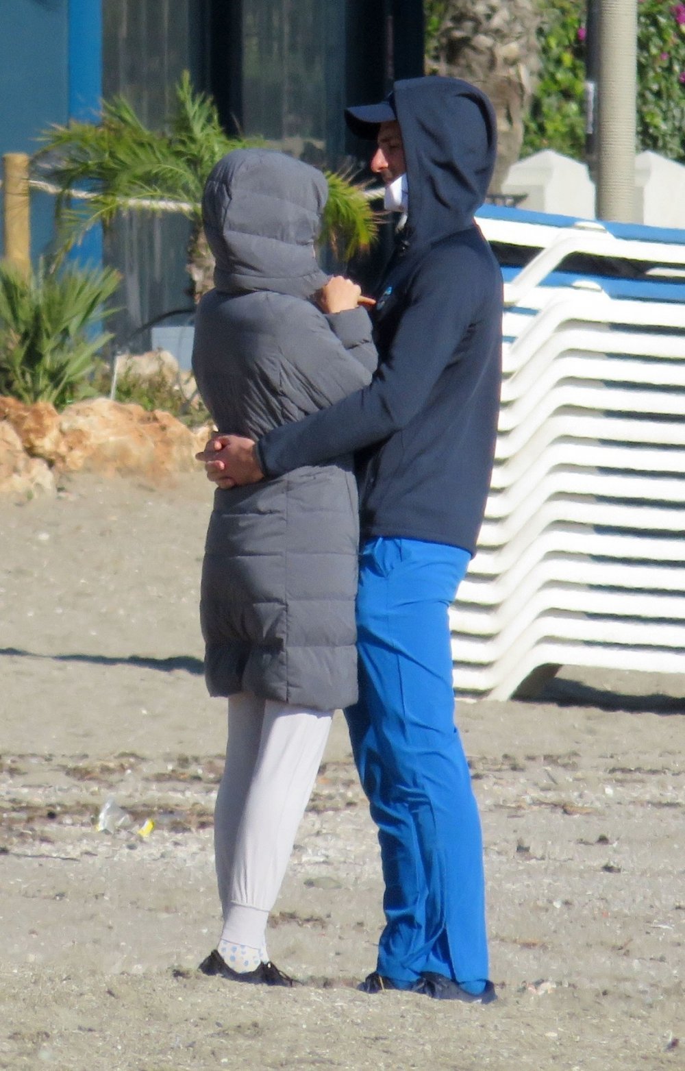 Jelena i Novak Đoković s djecom uživaju na plaži u Marbelli
