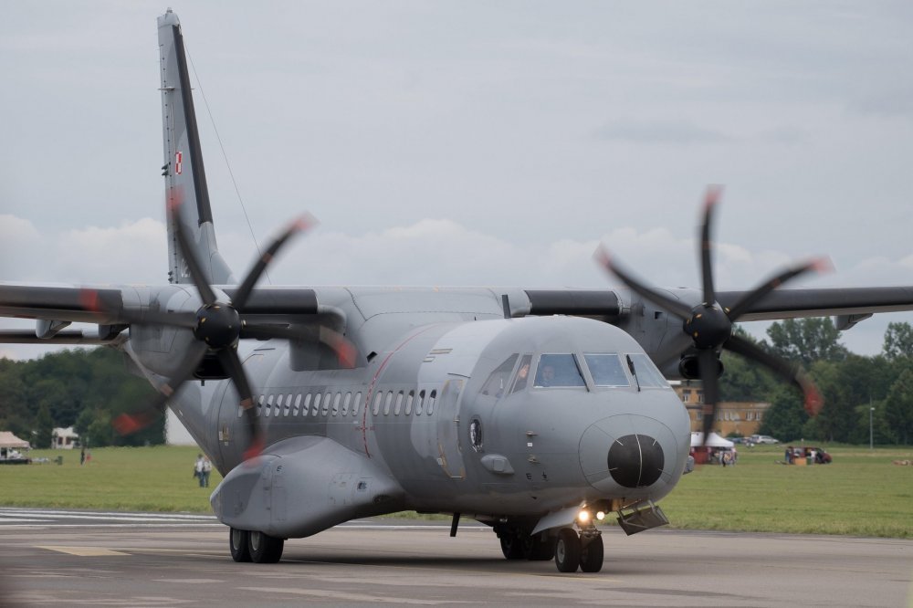 Slovenci kupili transportni avion 1557323