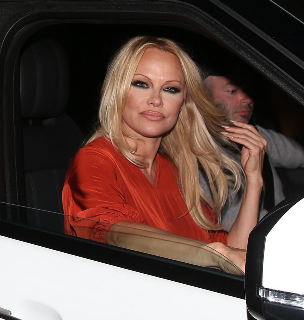 FOTO] Kakav frajer: Pamela Anderson zablistala u izlasku s najdražim muškarcem - tportal