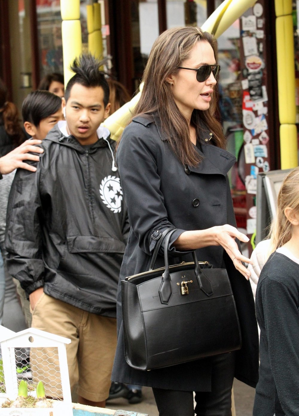 Angelina Jolie Pitt and the Louis Vuitton City Steamer Bag